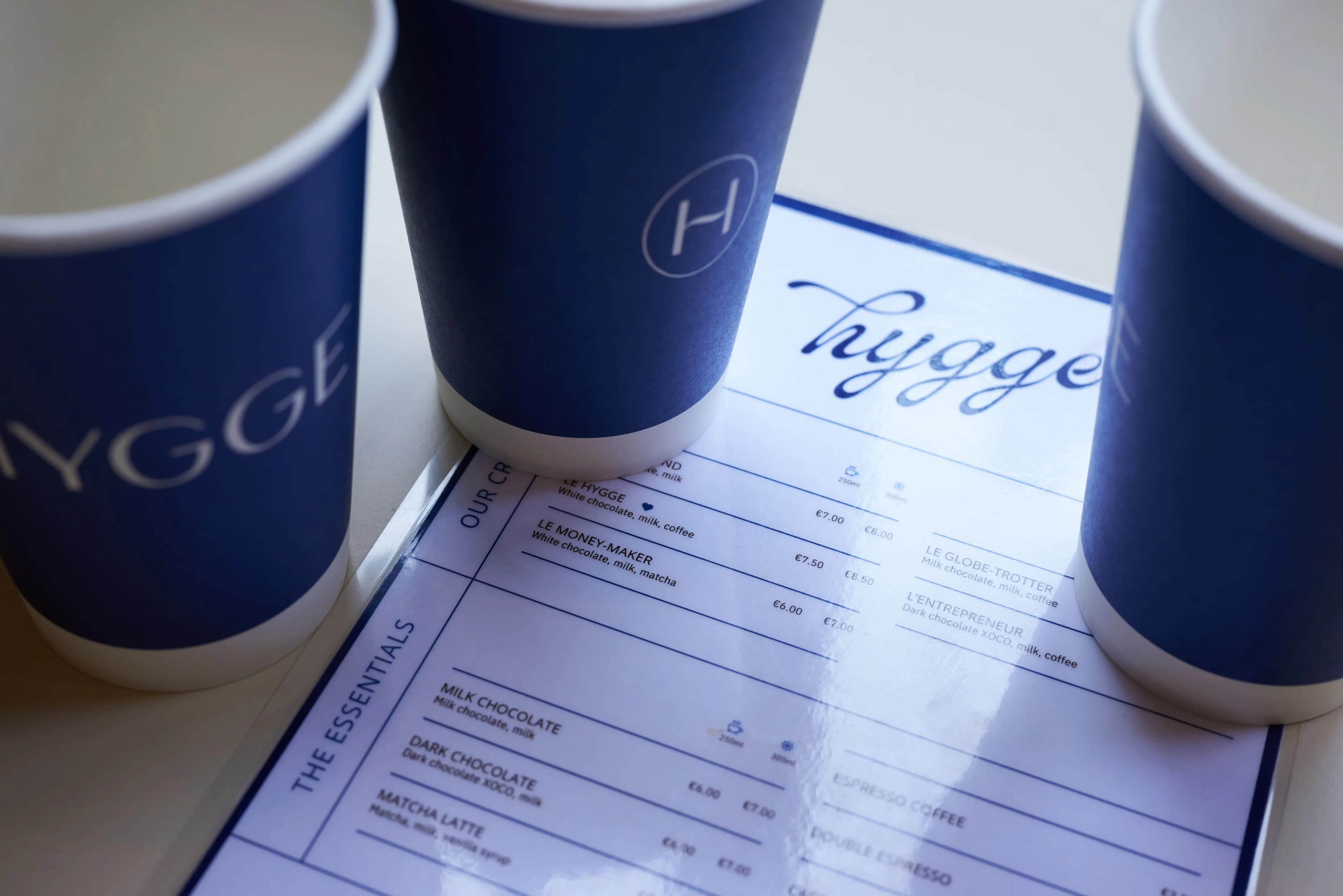 Boissons chocolatées de luxe dans un café élégant